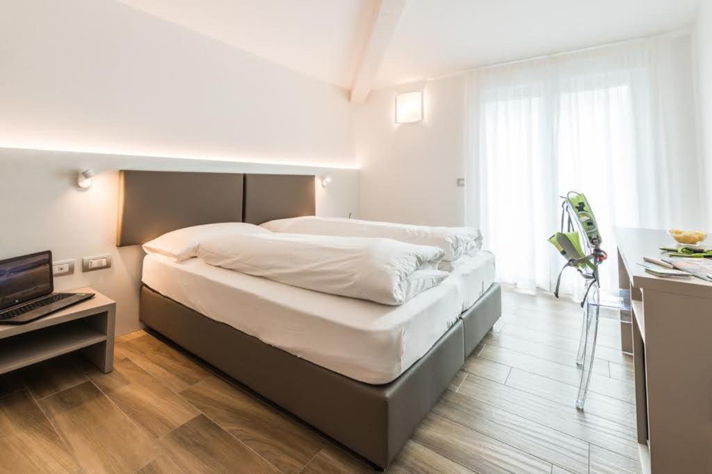 Albergo Garni Francesco Torbole Sul Garda ภายนอก รูปภาพ