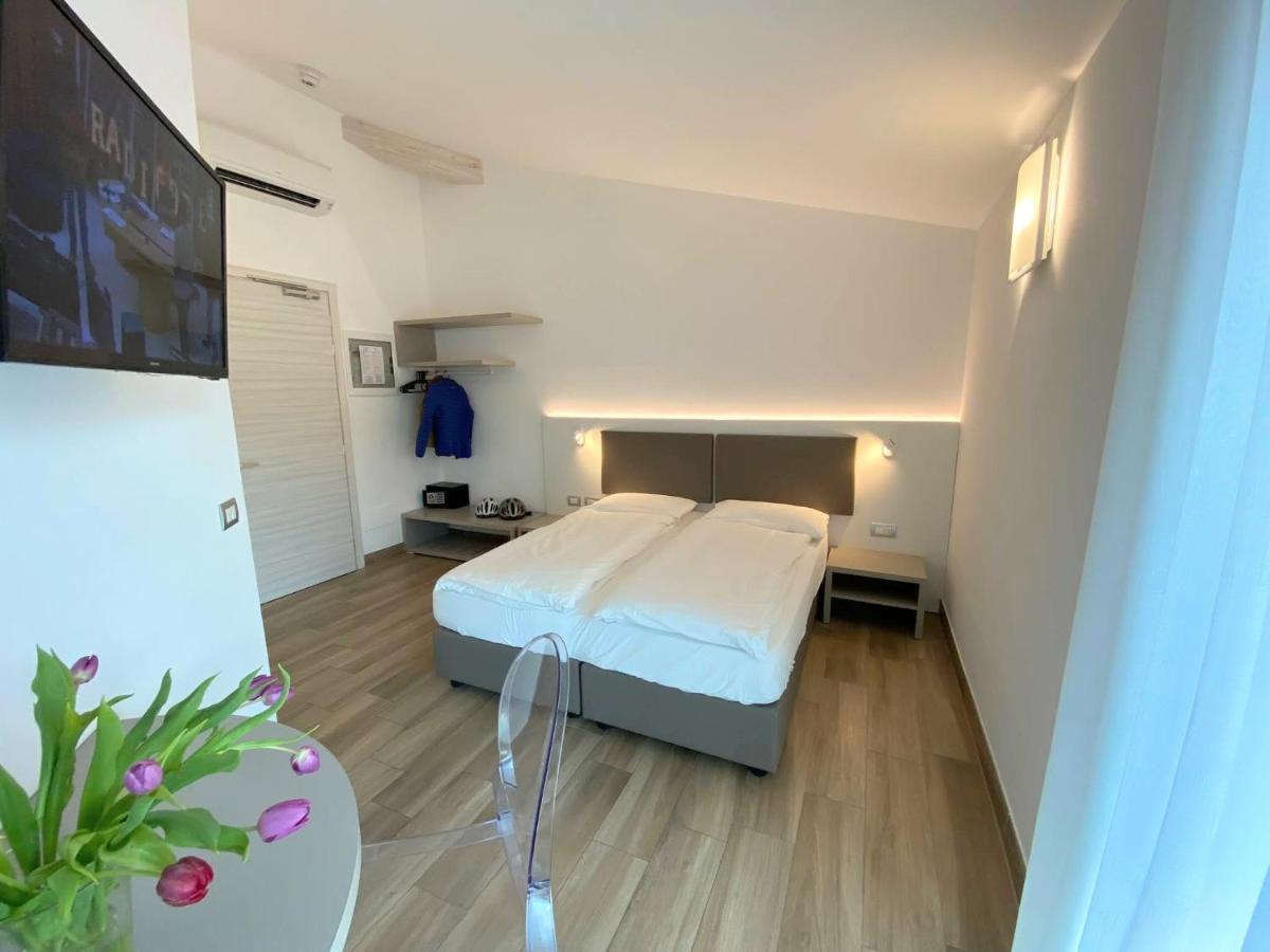 Albergo Garni Francesco Torbole Sul Garda ภายนอก รูปภาพ