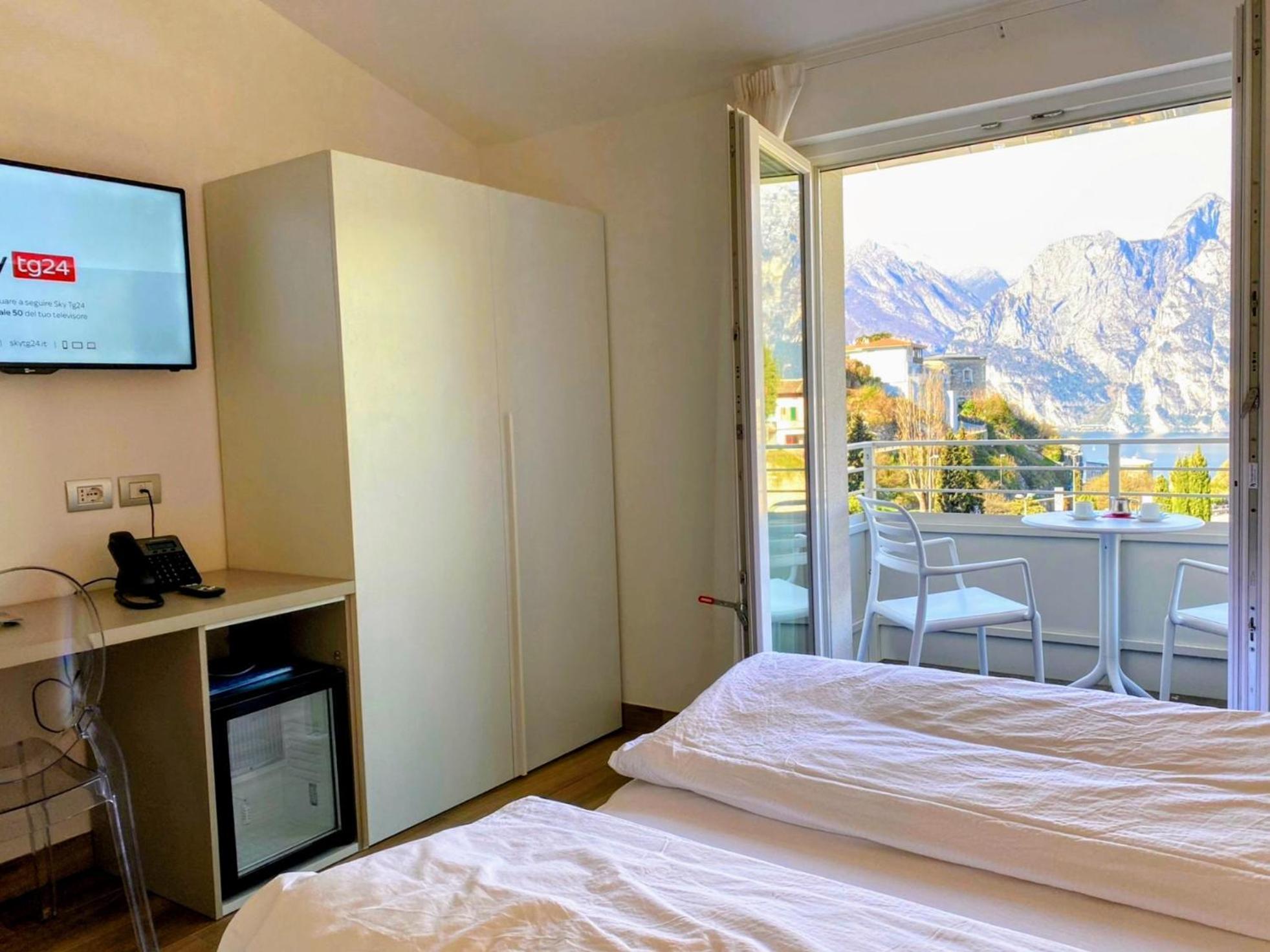 Albergo Garni Francesco Torbole Sul Garda ภายนอก รูปภาพ