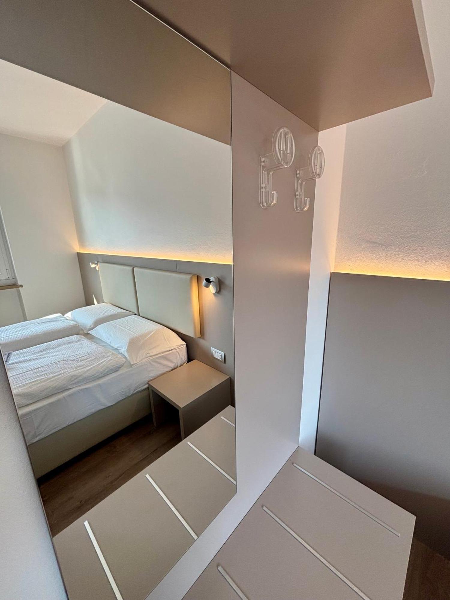 Albergo Garni Francesco Torbole Sul Garda ภายนอก รูปภาพ