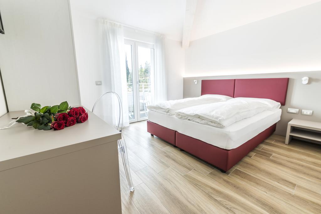 Albergo Garni Francesco Torbole Sul Garda ภายนอก รูปภาพ