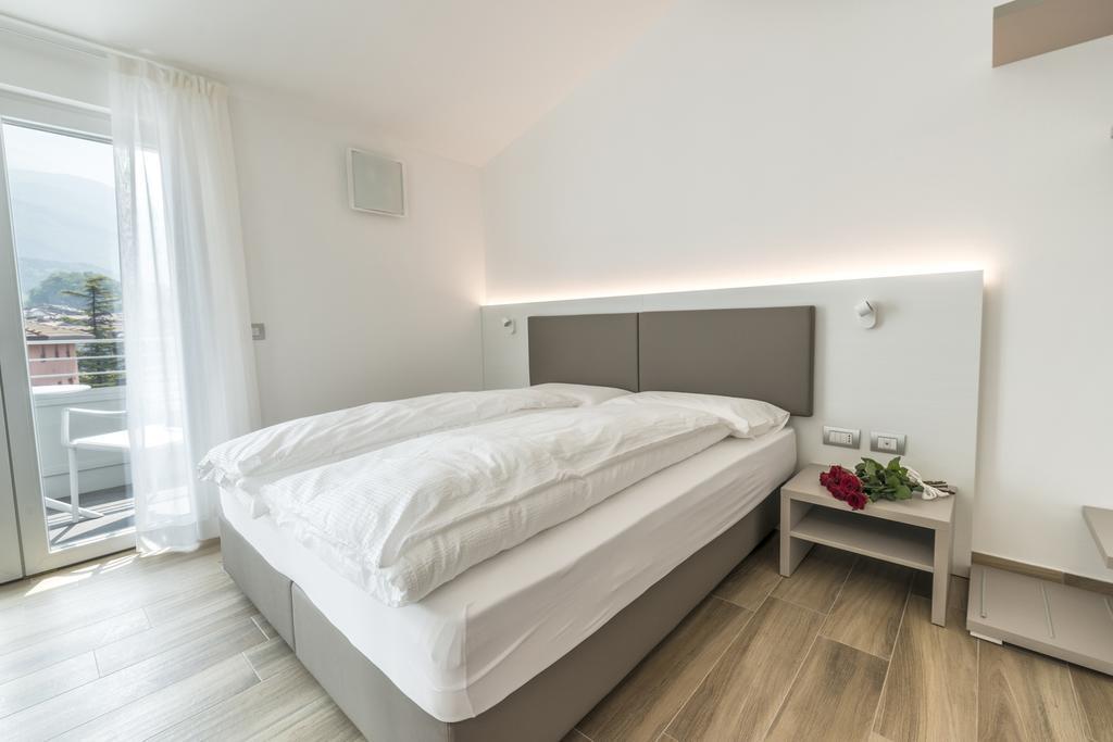 Albergo Garni Francesco Torbole Sul Garda ภายนอก รูปภาพ