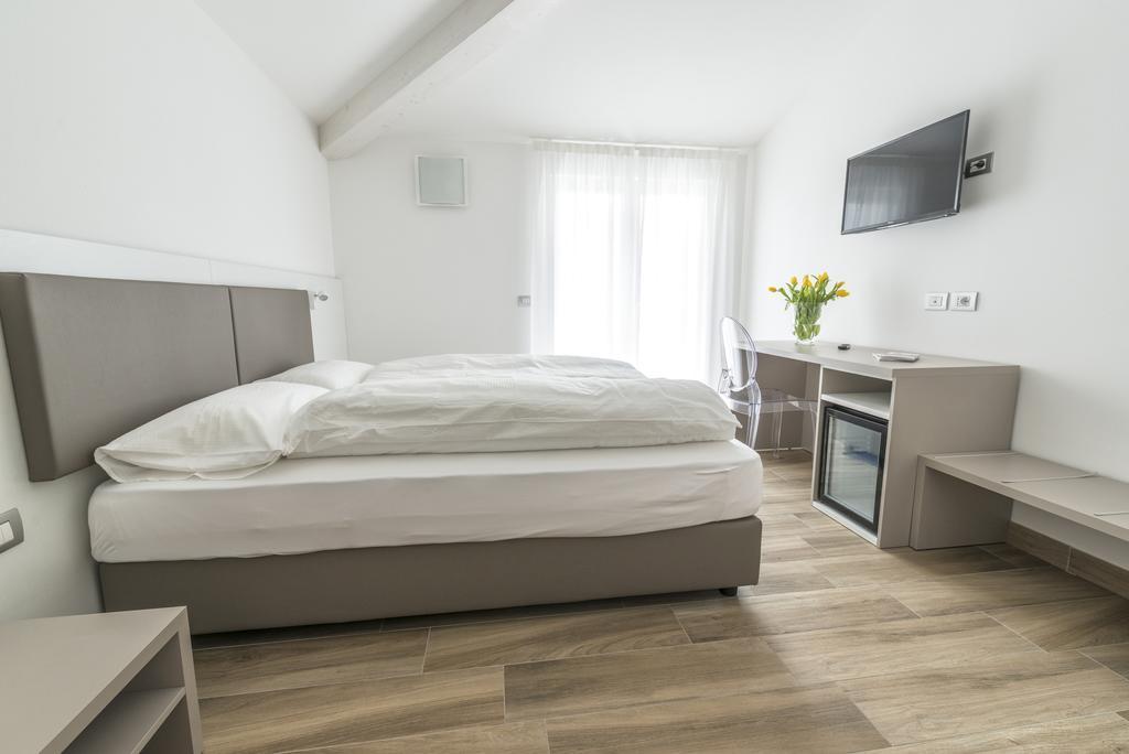 Albergo Garni Francesco Torbole Sul Garda ภายนอก รูปภาพ