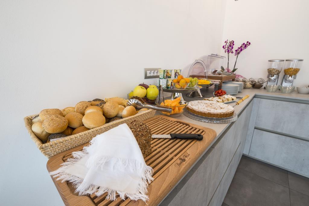 Albergo Garni Francesco Torbole Sul Garda ภายนอก รูปภาพ